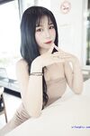 最新8月流出，推特八字大奶露脸反差婊【Emma18Y】高价订阅福利，勇闯有人男厕景区超市露出道具紫薇野战啪啪