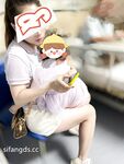 最新8月OF訂購①，極品亂倫姨侄戀【小姨媽】風韻知性女人味，喜歡我的小姨，雪白美臀野戰車震內射，當著孩子面肏