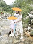 最新8月OF訂購①，極品亂倫姨侄戀【小姨媽】風韻知性女人味，喜歡我的小姨，雪白美臀野戰車震內射，當著孩子面肏