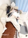 最新8月OF訂購①，極品亂倫姨侄戀【小姨媽】風韻知性女人味，喜歡我的小姨，雪白美臀野戰車震內射，當著孩子面肏