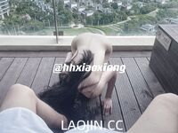 Vào năm 2024, mỹ nhân đẹp nhất [Túi gấu nhỏ] đã tweet những lợi ích không còn in ấn, đi đến Tam Á với nhà tài trợ của cô ấy, để lộ cặp mông đào và tiếp tục quan hệ tình dục.