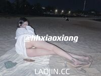Vào năm 2024, mỹ nhân đẹp nhất [Túi gấu nhỏ] đã tweet những lợi ích không còn in ấn, đi đến Tam Á với nhà tài trợ của cô ấy, để lộ cặp mông đào và tiếp tục quan hệ tình dục.