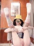 Ang cute na little loli bitch cute girl na "Milk Sauce" ay gustong humiga sa baso at sinigawan ng kanyang daddy