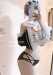 清純反差小蘿莉『zoey』跟主人偷偷在停車場做愛，不敢叫大聲，小狗被後入，小狗的屁屁都是主人的巴掌印