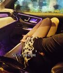 Cô vợ nhỏ ngây thơ và đĩ điếm "gái trẻ mới lớn", âm đạo của cô ấy quá chật, tự tay ôm con cặc nam giới vào trong âm hộ nhỏ của mình, phát ra tiếng kêu thoải mái và đầy dục vọng.