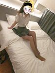 Cô vợ nhỏ ngây thơ và đĩ điếm "gái trẻ mới lớn", âm đạo của cô ấy quá chật, tự tay ôm con cặc nam giới vào trong âm hộ nhỏ của mình, phát ra tiếng kêu thoải mái và đầy dục vọng.