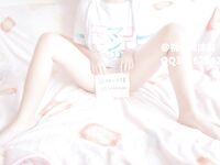 Gadis sekolah kontras kampus hijau "Momo Momo" Wada Sagiri dan pen cat air