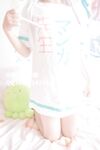 Gadis sekolah kontras kampus hijau "Momo Momo" Wada Sagiri dan pen cat air