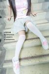 緑のキャンパスコントラストの女子校生「もももも」がキャンパスで露出