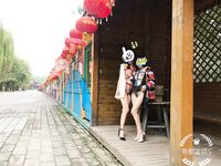 顶级调教大神『帝都金领S』最新调教视频，双飞姐妹花商场露出人前调教，别人眼里的女神在金主面前就是条小母狗