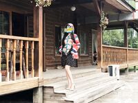 顶级调教大神『帝都金领S』最新调教视频，双飞姐妹花商场露出人前调教，别人眼里的女神在金主面前就是条小母狗
