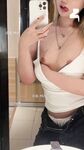 白嫩清純蘿莉小母狗『小噠Xio』剛穿好小裙子准備出門被哥哥看到了 結果被抓到鏡子面前一頓操，小狗被操得嗷嗷叫