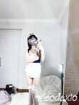 白嫩清純蘿莉小母狗『小噠Xio』剛穿好小裙子准備出門被哥哥看到了 結果被抓到鏡子面前一頓操，小狗被操得嗷嗷叫