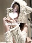 白嫩清純蘿莉小母狗『小噠Xio』剛穿好小裙子准備出門被哥哥看到了 結果被抓到鏡子面前一頓操，小狗被操得嗷嗷叫