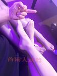 최고의 훅업 마스터 '서울 빅 웨폰'은 당당한 유부녀, 우아한 아가씨, 순수한 여고생, 섹시한 젊은 모델, 대조적인 색녀들, 그녀를 감당할 수 없는 여신이 남들 앞에서 완성된다.