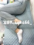 คนดังใน Twitter ชื่อดัง "Girlfriend's Cotton Socks" แบ่งปันภรรยาแสนหวานของเขาโดยสวมกางเกงโยคะและถุงเท้าสีขาว เธอมีเซ็กส์จากด้านหลังหน้าต่างในระหว่างวัน ขณะทำแบบนั้น เธอเปิดม่านและปล่อยให้หน้าอกของเธอแกว่งไปนอกหน้าต่าง