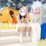 คนดังใน Twitter ชื่อดัง "Girlfriend's Cotton Socks" แบ่งปันภรรยาแสนหวานของเขาโดยสวมกางเกงโยคะและถุงเท้าสีขาว เธอมีเซ็กส์จากด้านหลังหน้าต่างในระหว่างวัน ขณะทำแบบนั้น เธอเปิดม่านและปล่อยให้หน้าอกของเธอแกว่งไปนอกหน้าต่าง