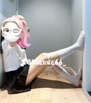 คนดังใน Twitter ชื่อดัง "Girlfriend's Cotton Socks" แบ่งปันภรรยาแสนหวานของเขาโดยสวมกางเกงโยคะและถุงเท้าสีขาว เธอมีเซ็กส์จากด้านหลังหน้าต่างในระหว่างวัน ขณะทำแบบนั้น เธอเปิดม่านและปล่อยให้หน้าอกของเธอแกว่งไปนอกหน้าต่าง