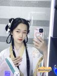 The innocent young lady showing her face in 2004 [Pepper Seed] latest customization for September - Hanfu