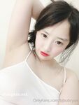 最新9月订阅福利，万人追踪OF极品露脸反差母狗【bjbubryun】私拍，天生一副欠干的脸，道具自嗨各种淫态