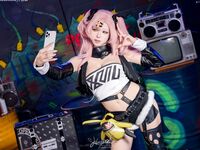 B站【Yiko湿润兔咬一口兔娘】最新『妮可三百窟』Shake it 双视角骚舞SM捆绑很顶