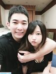 Con ngựa giống lớn với 330.000 người hâm mộ [Chao Youting] đã cặp kè với cô gái trẻ xinh đẹp người mẫu [Meat Bun], lộ mặt và chụp ảnh selfie khi ân ái. Thân hình hạng S của anh ta hấp dẫn đến mức anh ta đã quan hệ tình dục với cô ấy 2 lần trong một lần. h