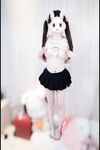 Cô bé loli ngây thơ "Little Pink Bun" bị anh trai kéo tóc đuôi ngựa và đụ từ phía sau. Cặp mông to của cô ấy hoàn toàn tự động. Cô ấy nhìn vào gương phản chiếu trước mặt và bị đụ từ phía sau ... thật đáng xấu hổ.