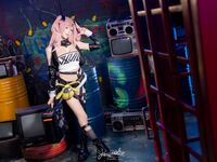 咬一口兔娘ovo-9月作品『妮可三百窟』Shake it