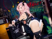 咬一口兔娘ovo-9月作品『妮可三百窟』Shake it