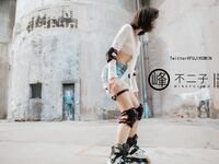 【深夜企划】极品模特【峰不二子】-美穴塞入跳蛋玩滑下体都湿透了男厕帮路人小哥哥解决翘硬肉棒