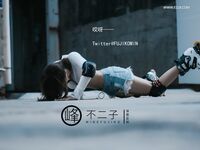 【深夜企划】极品模特【峰不二子】-美穴塞入跳蛋玩滑下体都湿透了男厕帮路人小哥哥解决翘硬肉棒