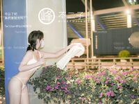 【深夜企劃】極品模特【峰不二子】-馬路中央驚險之旅 全裸露出灌腸噴射 在車流中完成菊穴高潮