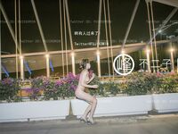 【深夜企劃】極品模特【峰不二子】-馬路中央驚險之旅 全裸露出灌腸噴射 在車流中完成菊穴高潮