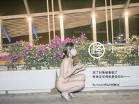 【深夜企劃】極品模特【峰不二子】-馬路中央驚險之旅 全裸露出灌腸噴射 在車流中完成菊穴高潮
