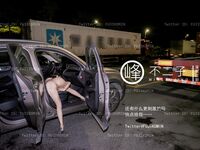 【深夜企劃】極品模特【峰不二子】-馬路中央驚險之旅 全裸露出灌腸噴射 在車流中完成菊穴高潮