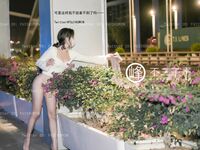 【深夜企劃】極品模特【峰不二子】-馬路中央驚險之旅 全裸露出灌腸噴射 在車流中完成菊穴高潮