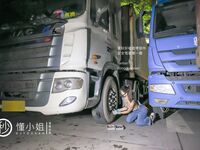 【深夜企划】极品模特【懂小姐】-打工人苦中作乐