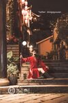【深夜企划】极品模特【懂小姐】-花木兰古城Cosplay倾国倾城，被路人发现拍下威胁吃豆腐