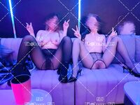 性感良家尤物人妻『ALY』5p成就達成啦，同時面對四根肉棒一起興奮到不知道先從哪個開始，一直求著各位爸爸操我