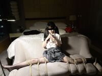 顏值露臉福利女神『優米』第一次在外面尿尿 好像被路過的人看到了 好丟人嗚嗚，不小心又高潮了~