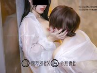 【深夜企划】极品模特【理万姬】-雨夜小黄车真空骑行雪白娇躯美臀翘乳嫩穴一览无余