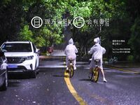 【深夜企划】极品模特【理万姬】-雨夜小黄车真空骑行雪白娇躯美臀翘乳嫩穴一览无余