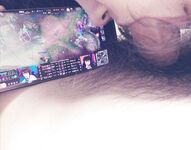 最新10月无水福利！推特反差母畜人妻【荡妇馨儿】大尺度视图，露出吃鸡舔蛋吸精样样通