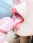 最新10月无水福利！推特反差母畜人妻【荡妇馨儿】大尺度视图，露出吃鸡舔蛋吸精样样通