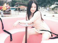 Jie Mi - Bạn gái du lịch hàng ngày vui vẻ