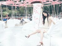 Jie Mi - Bạn gái du lịch hàng ngày vui vẻ