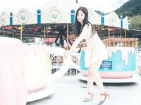Jie Mi - Bạn gái du lịch hàng ngày vui vẻ