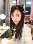 안경을 보여주는 아내@彤彤好
