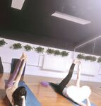 안경을 보여주는 아내@彤彤好