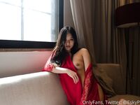 태국 중국인 여성모델 "페리" 대규모 일상 생활 모습이 사적인 BDSM 남녀가 모두 사적으로 먹는 모습을 많이 보여준다